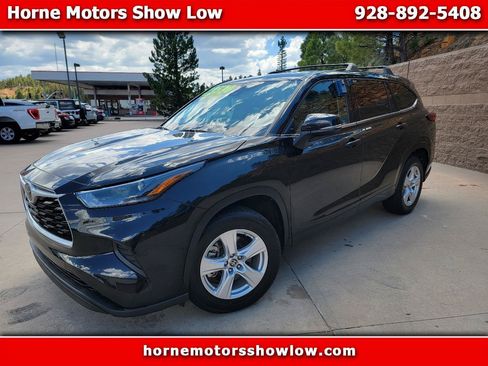 Used 2022 Toyota Highlander L FWD image 1