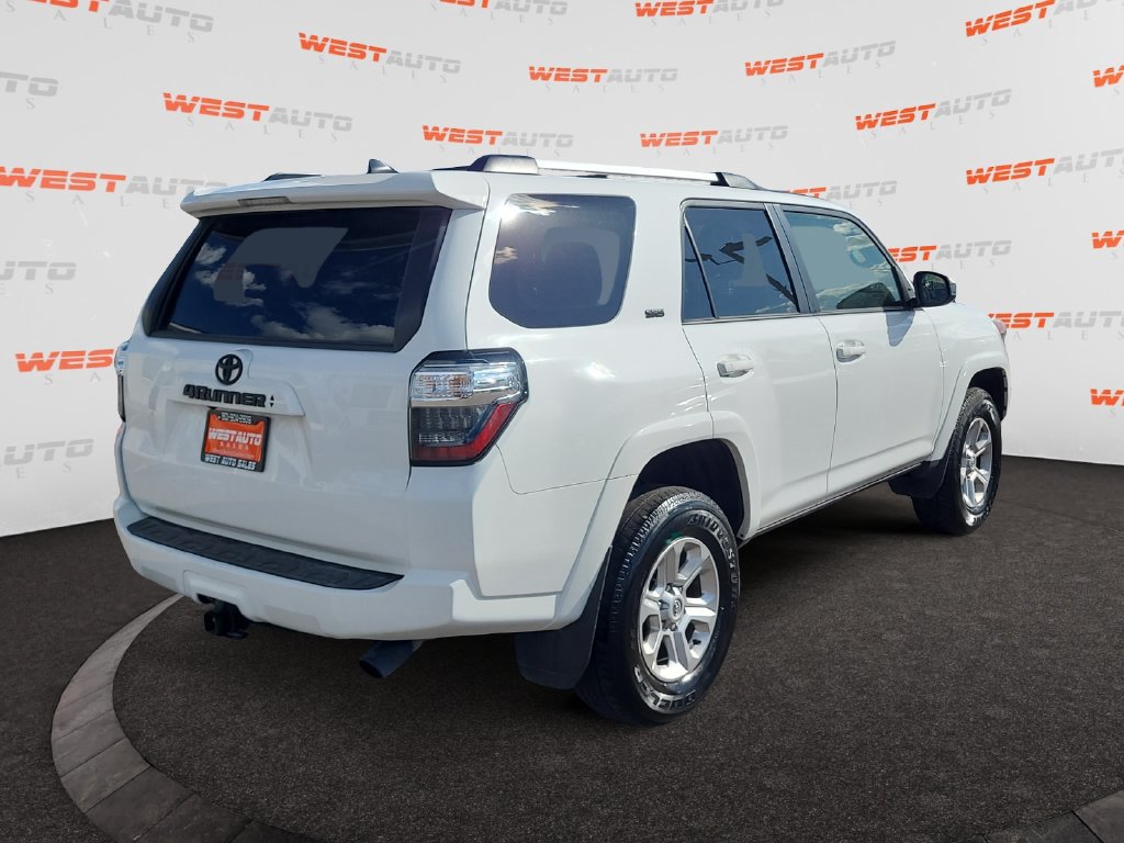 Used 2022 Toyota 4Runner SR5 AWD/4WD image 5