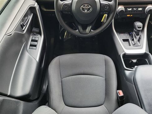 Used 2020 Toyota RAV4 LE image 11