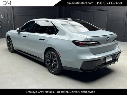 Used 2025 BMW i7 xDrive60 AWD/4WD image 5
