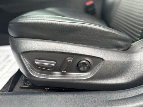 Used 2020 Toyota Camry SE FWD image 18