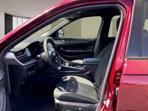 New 2026 Jeep Grand Cherokee Laredo image 23