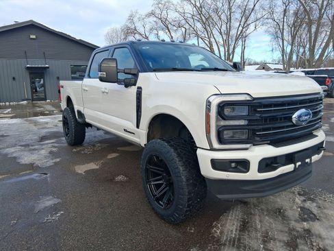 Used 2025 Ford F250 Platinum image 3