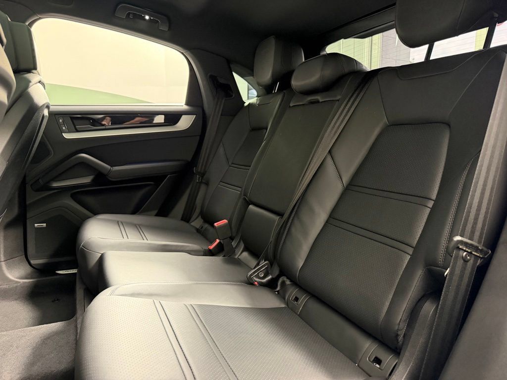 Certified 2026 Porsche Cayenne Coupe AWD/4WD image 38