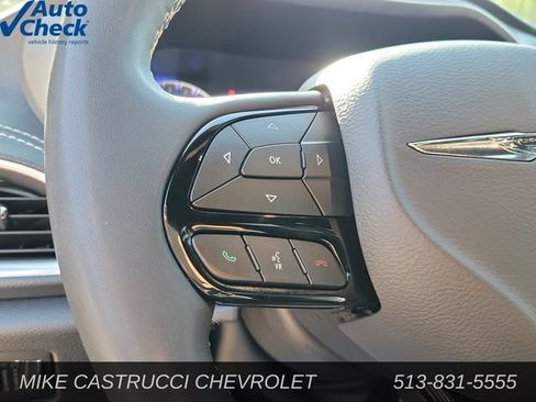 Used 2024 Chrysler Pacifica Limited w/ Uconnect Theater Family Group FWD image 19