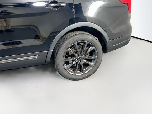 Used 2018 Ford Explorer XLT w/ Equipment Group 202A image 30