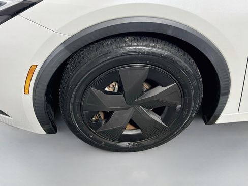 Used 2024 Toyota Prius LE FWD image 13