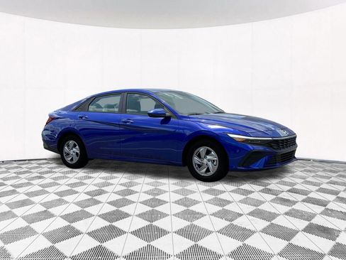 New 2025 Hyundai Elantra SE image 16