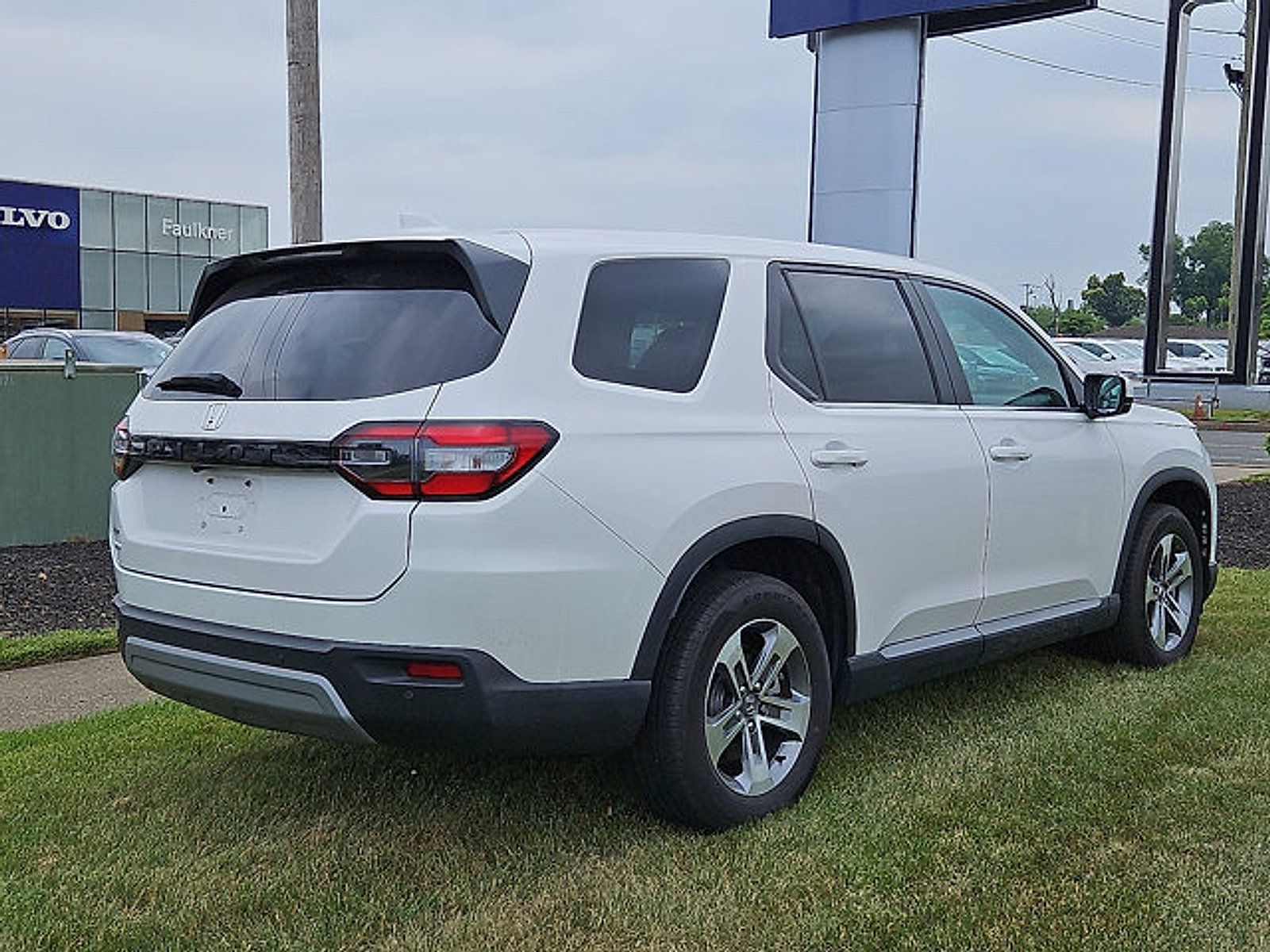 Used 2024 Honda Pilot EX-L image 6