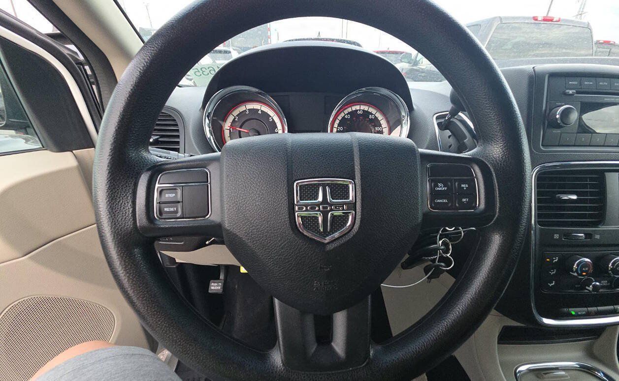 Used 2016 Dodge Grand Caravan SXT FWD image 15
