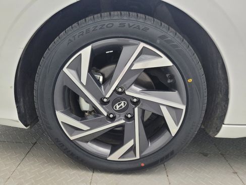Used 2025 Hyundai Elantra SEL FWD image 31