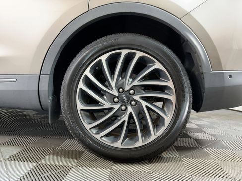 Used 2019 Lincoln Nautilus Reserve image 12