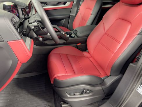 Used 2026 Porsche Cayenne Coupe image 5