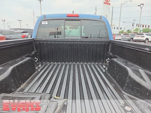 Used 2019 Toyota Tacoma SR5 AWD/4WD image 27