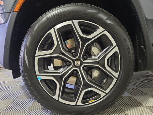 Used 2023 Rivian R1T Adventure AWD/4WD image 9