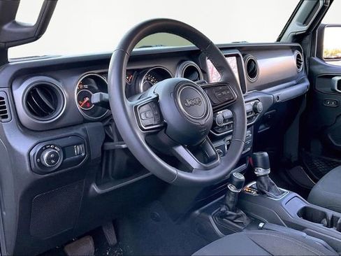 Used 2023 Jeep Gladiator Sport image 12