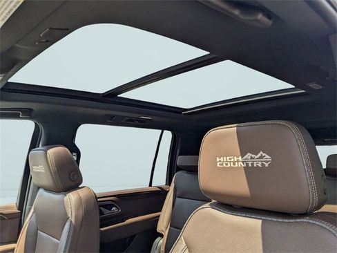 Used 2021 Chevrolet Suburban High Country w/ Premium Package image 20