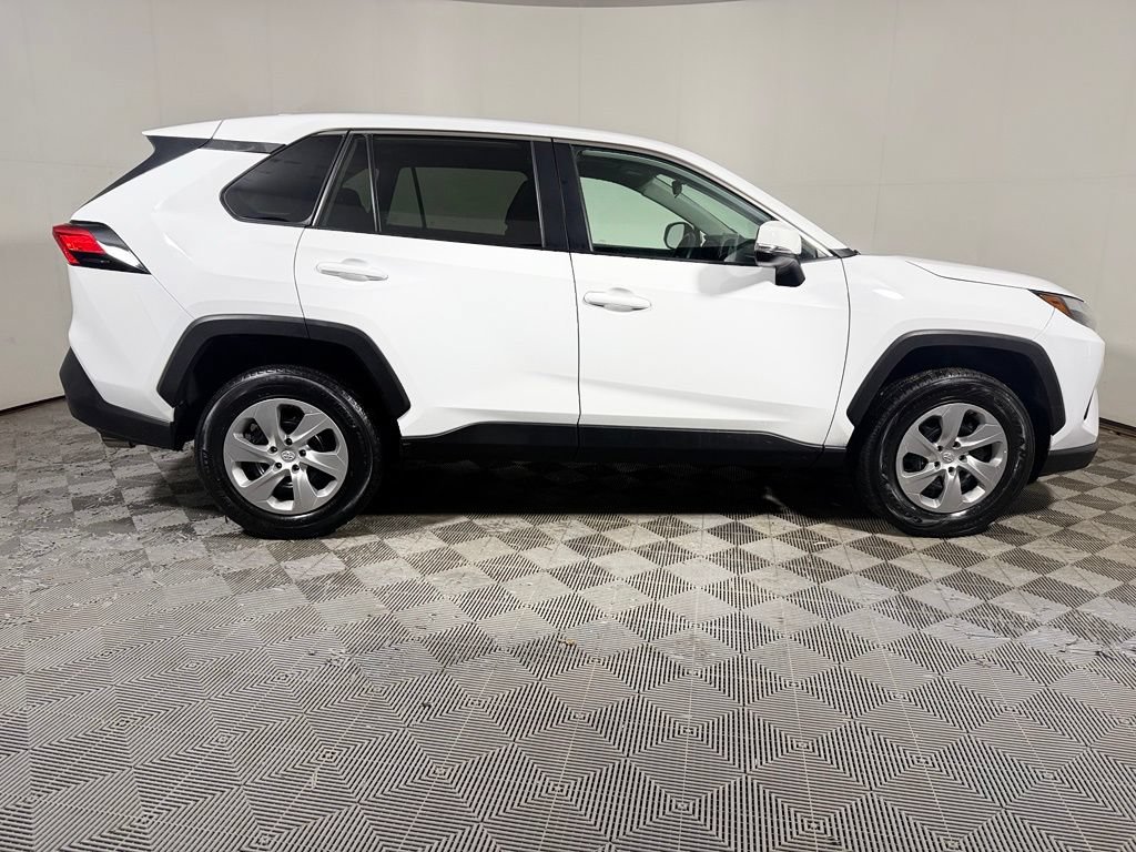 Used 2023 Toyota RAV4 LE AWD/4WD image 7