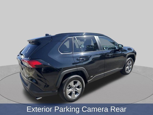 Used 2025 Toyota RAV4 XLE AWD/4WD image 2