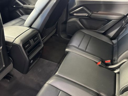 Used 2024 Porsche Cayenne AWD/4WD image 27
