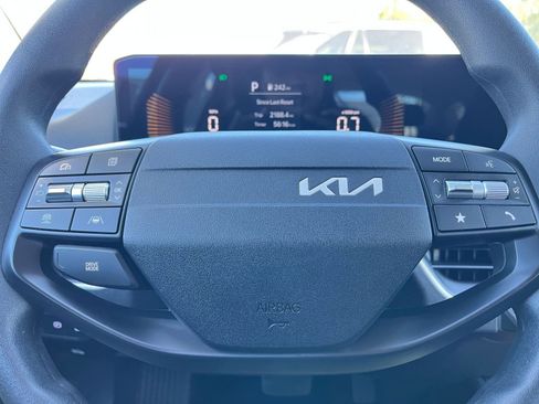 Used 2025 Kia K4 LXS image 27