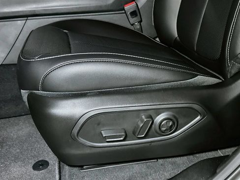 New 2026 Jeep Grand Cherokee Limited w/ Luxury Tech Group II AWD/4WD image 14
