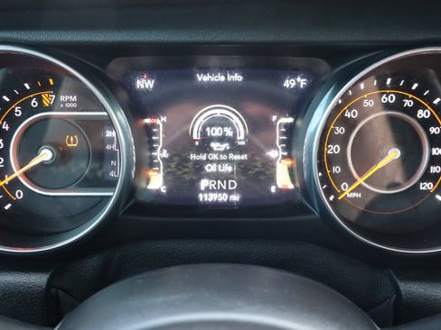 Used 2018 Jeep Wrangler Unlimited Sahara w/ Dual Top Group AWD/4WD image 34