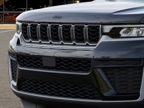 New 2026 Jeep Grand Cherokee Laredo image 11