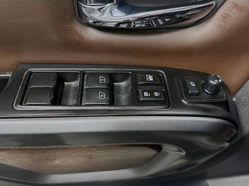 Used 2018 Nissan Titan Platinum Reserve AWD/4WD image 18