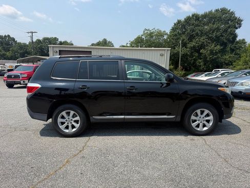 Used 2011 Toyota Highlander SE w/ Tow Pkg AWD/4WD image 8