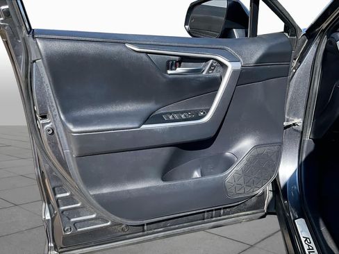 Used 2019 Toyota RAV4 Limited FWD image 25