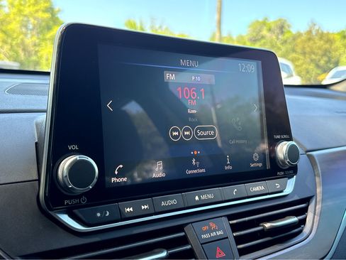 Used 2024 Nissan Altima 2.5 SV image 7