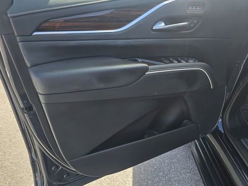 Used 2023 Cadillac Escalade Premium Luxury image 23