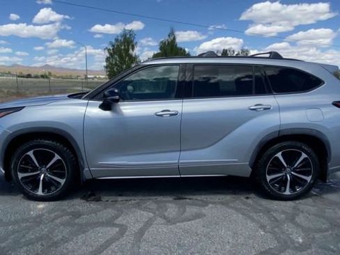 Used 2022 Toyota Highlander XSE AWD/4WD image 5