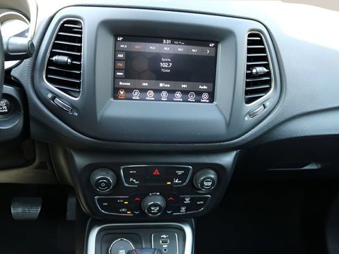 Used 2021 Jeep Compass Latitude w/ Driver Assistance Group AWD/4WD image 23
