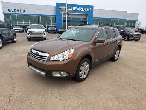 Used 2011 Subaru Outback 2.5i Limited image 1