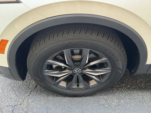 Used 2023 Volkswagen Tiguan SE AWD/4WD image 48