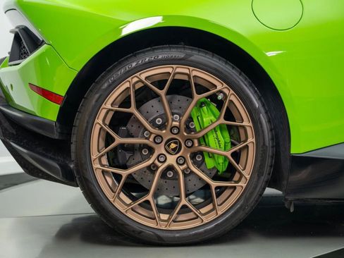 Used 2019 Lamborghini Huracan Performante AWD/4WD image 30
