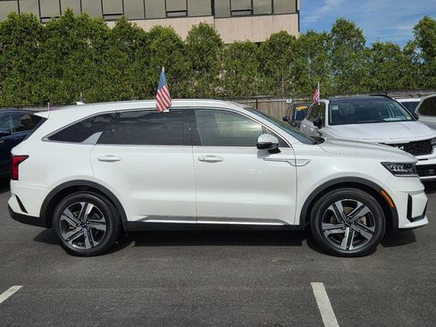 Used 2023 Kia Sorento EX AWD/4WD image 3