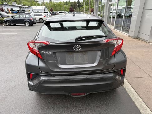 Used 2018 Toyota C-HR XLE FWD image 4