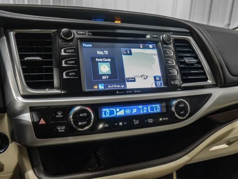 Used 2018 Toyota Highlander XLE FWD image 25