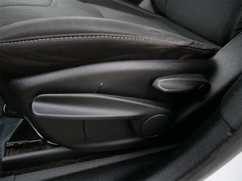 Used 2015 Jeep Cherokee Latitude w/ Cold Weather Group image 15