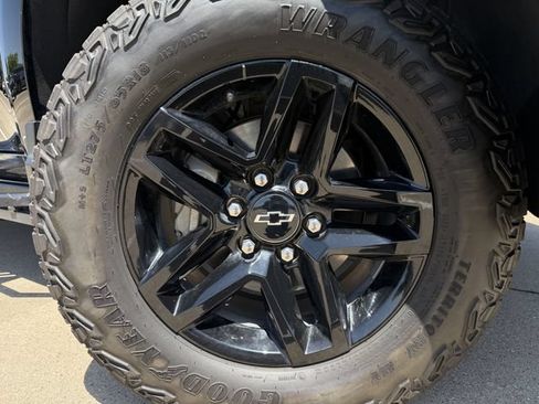 Used 2025 Chevrolet Silverado 1500 LT Trail Boss AWD/4WD image 10