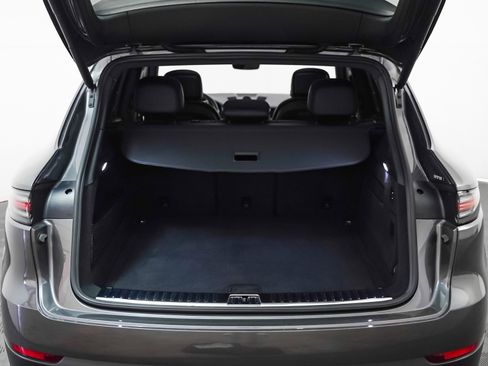 Used 2023 Porsche Cayenne S w/ Premium Package image 28