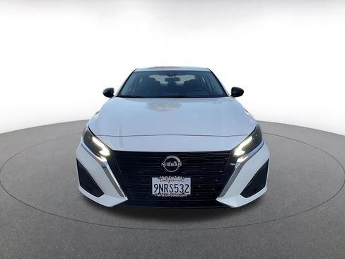 Used 2025 Nissan Altima 2.5 SV FWD image 4
