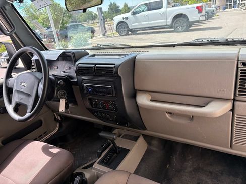 Used 2005 Jeep Wrangler Rubicon AWD/4WD image 29