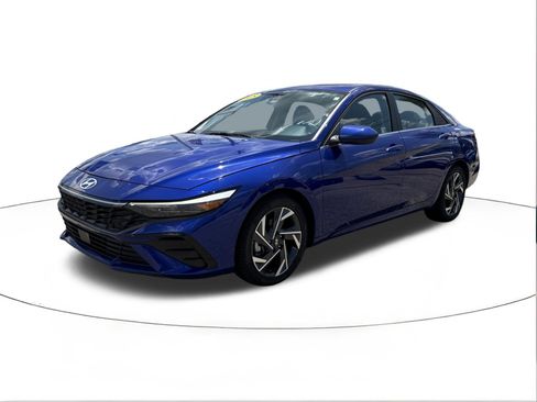 Used 2025 Hyundai Elantra SEL FWD image 7