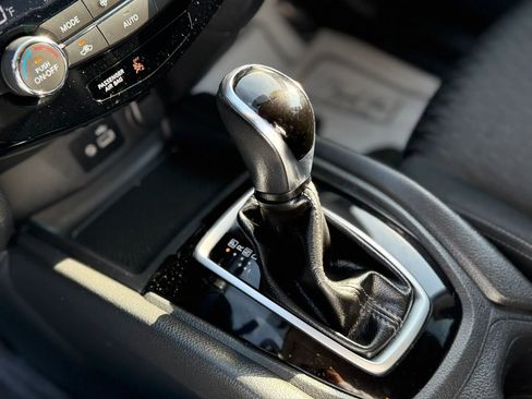 Used 2018 Nissan Rogue SV AWD/4WD image 23
