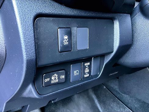 Used 2023 Toyota Tacoma TRD Off-Road w/ Technology Package AWD/4WD image 32