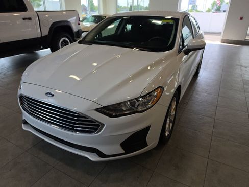 Used 2020 Ford Fusion SE FWD image 2